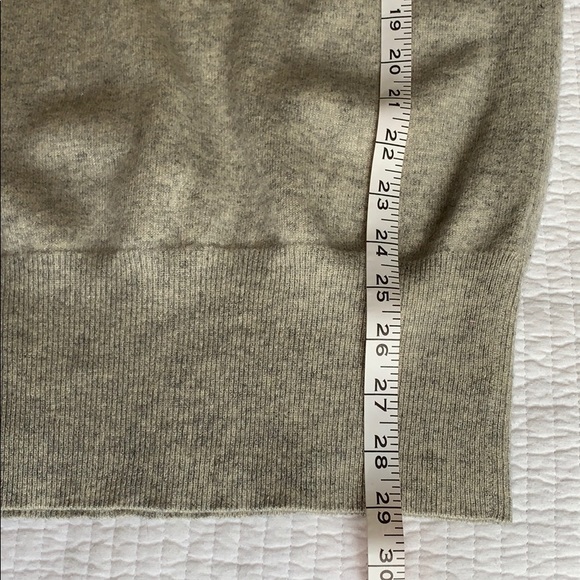 Banana Republic Heritage Cashmere sweater - Picture 6 of 13